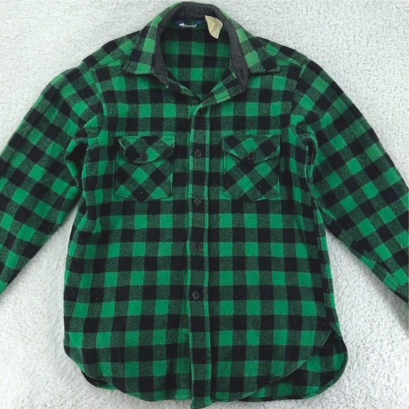 vintage WOOLRICH GREEN BUFFALO PLAID WOOL SHIRT FITS LIKE XS